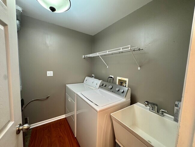 Building Photo - 58 W Briarwood Dr