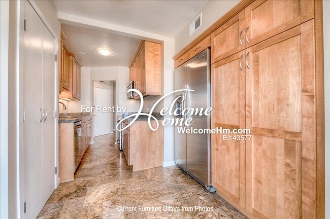 Building Photo - Furnished Park Tower Condo with views of t...