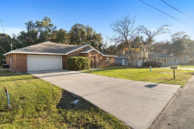 Building Photo - Spacious 3-bed/2-bath Home for Rent in Silver Spring Shores