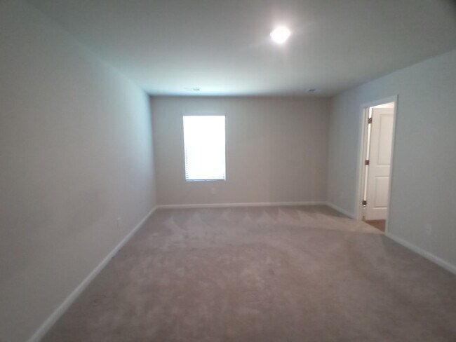 Building Photo - 70 Parkwood Ct