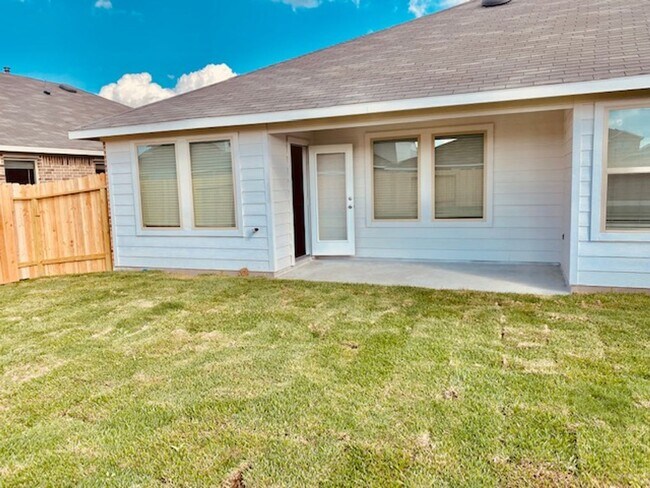 Building Photo - . BEAUTIFUL BRAND NEW 3 BEDROOM BATH HOME ...
