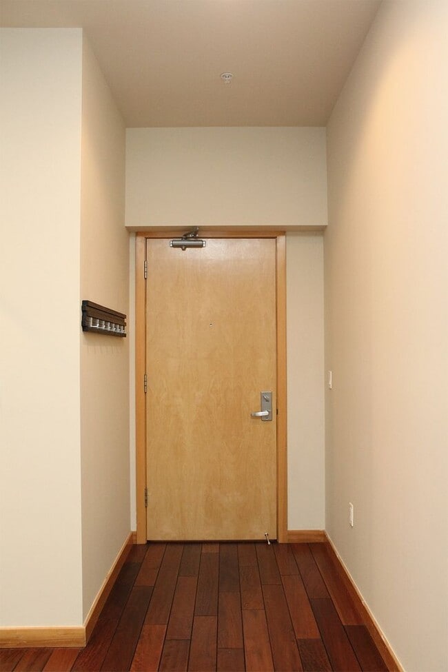 Building Photo - Luxurious 1+ Bedroom Pearl Loft at The Pin...