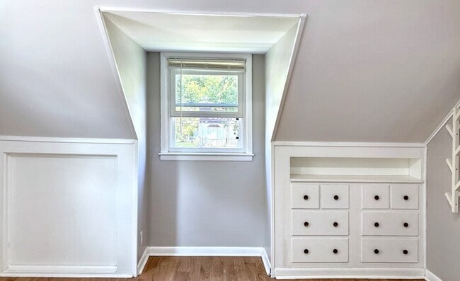 Building Photo - 312 Robinwood Ave