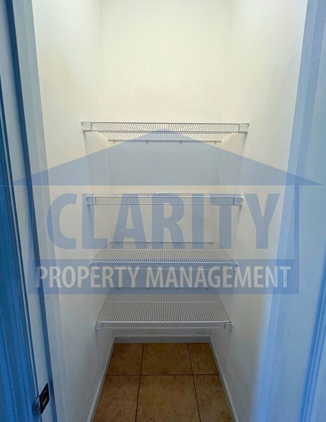 Building Photo - Two bedroom townhome in North Cleveland