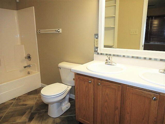 Building Photo - 559 Prince Dr