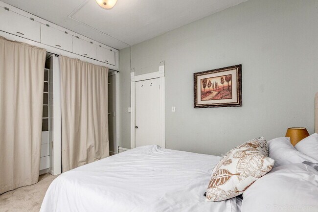 Building Photo - Lovely Victorian duplex for rent 2 bed / 1 bath