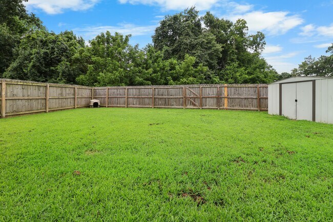 Building Photo - 128 Sycamore Hill Dr