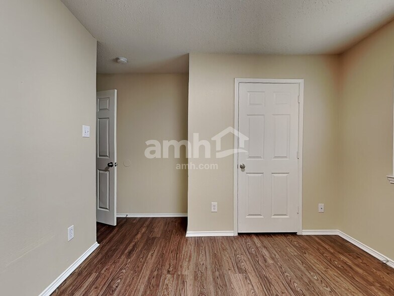 Building Photo - 223 Dartmouth Dr