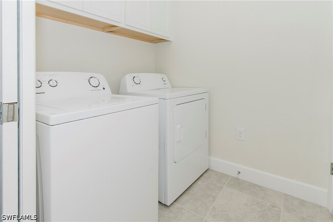 Building Photo - 5697 Mayflower Way