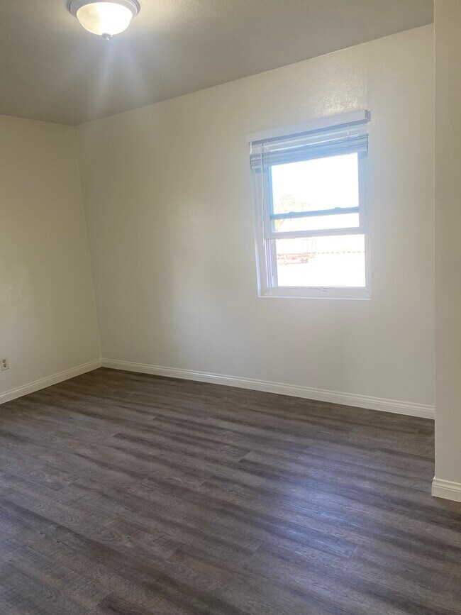 Building Photo - 309 Griffiths St