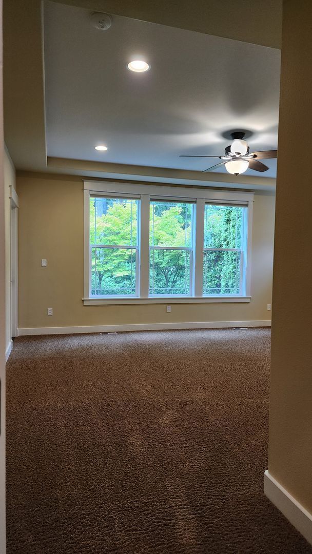 Building Photo - Beautiful Campus Glen 4-Bedroom!