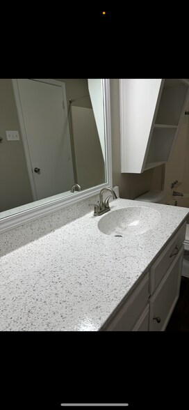 Building Photo - 1305 Bagby Ave