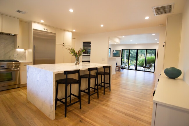 Building Photo - 1310 J Lee Cir