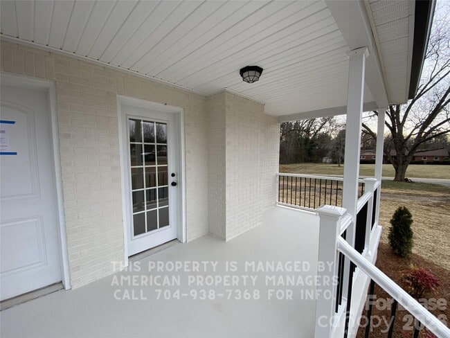 Building Photo - 1830 Hollywood Dr