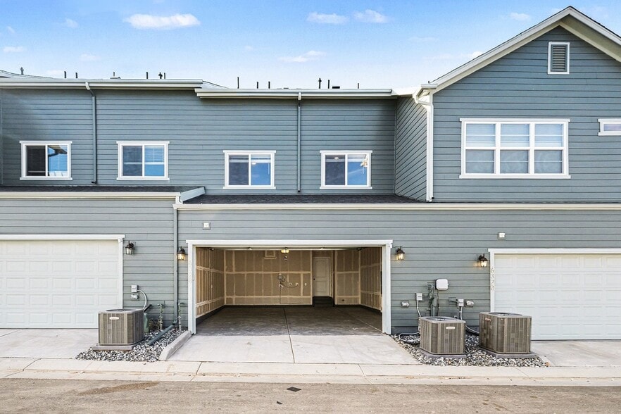 Building Photo - 6328 Deerfoot Dr