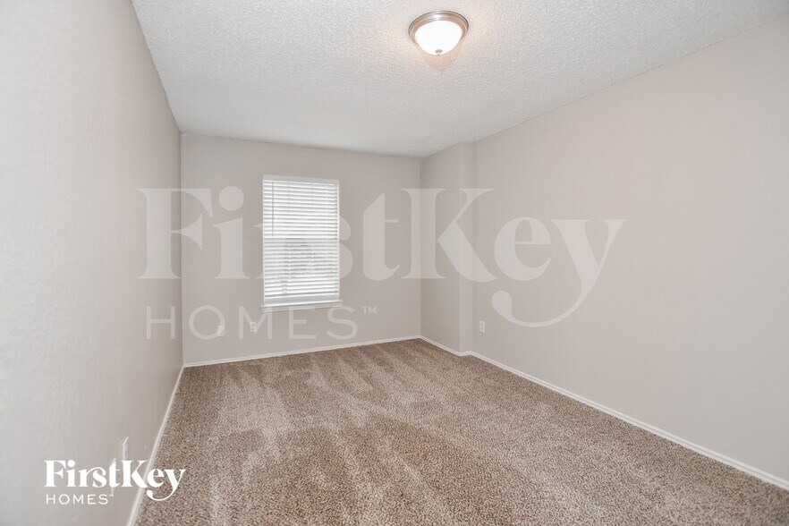 Building Photo - 5116 Wedgewood Dr
