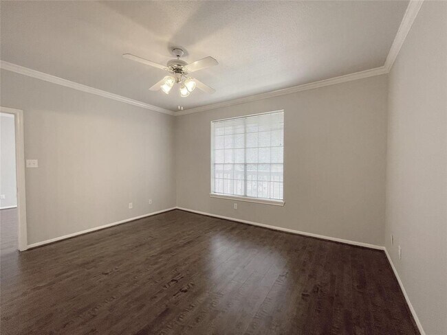 Building Photo - 2255 Braeswood Park Dr