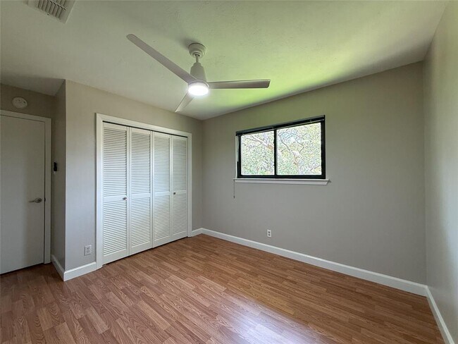 Building Photo - 8401 Loralinda Dr