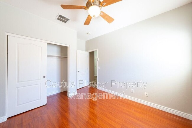 Building Photo - 1497 E Indigo St