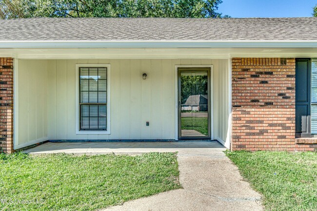 Building Photo - Beautiful 4 bedroom House at the Reservoir