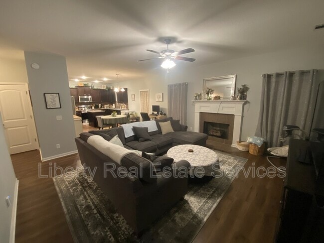Building Photo - 162 Carriage Way
