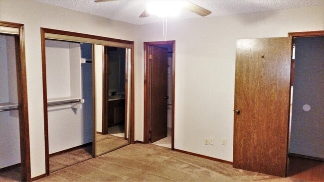 Building Photo - 2 Bedroom 2 Bathroom Townhome Fairfield Gr...