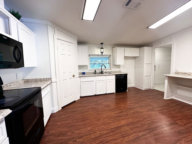 Building Photo - 2325 Salt Creek Trail