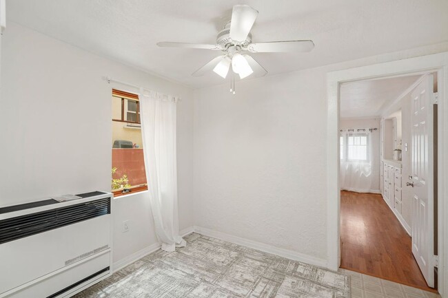 Building Photo - 832 Cypress Ave