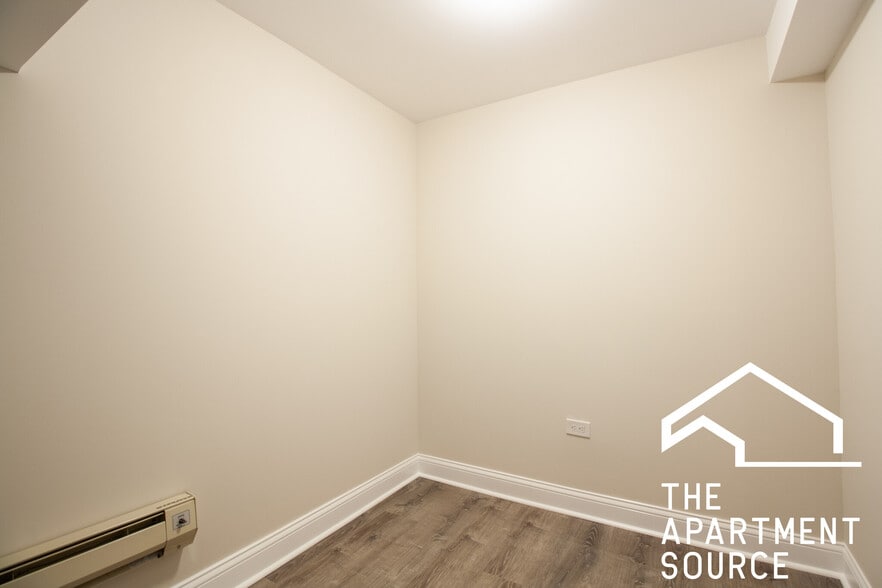 Building Photo - 852 W George St