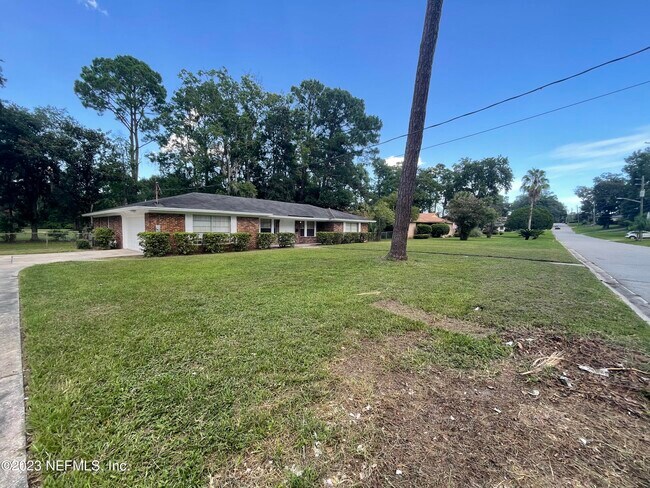 Building Photo - 5391 Golf Course Dr