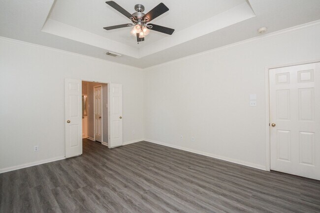 Building Photo - 918 Tennyson Dr