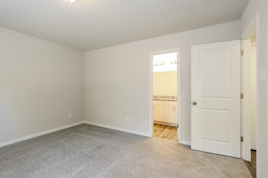 Building Photo - 14207 Green Wing Cir