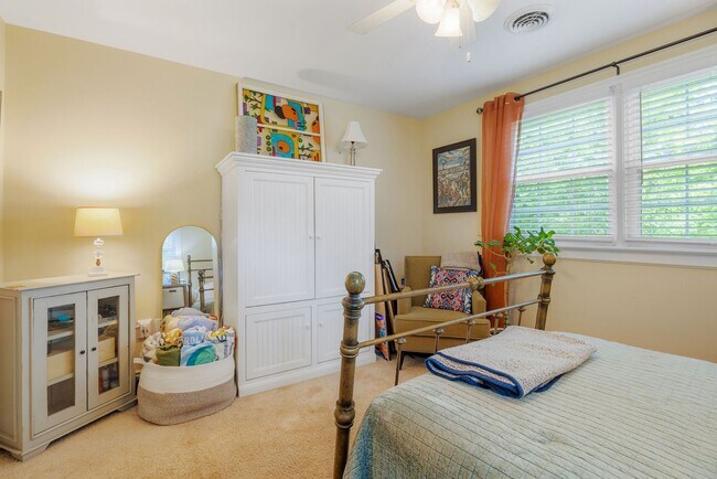Building Photo - Beautiful Single-Level Home with In-Law Suite and Expansive Yard ***Available Early August 2026***