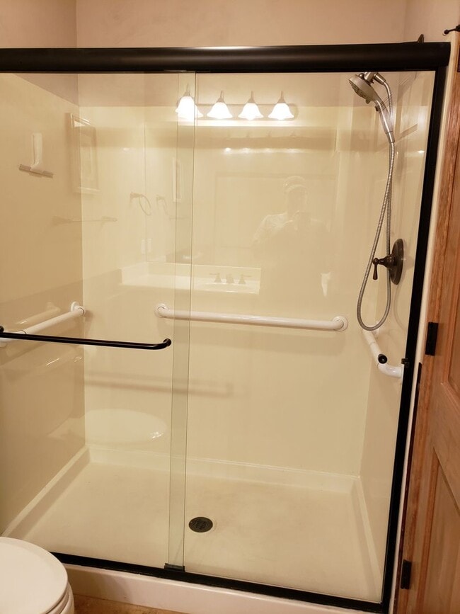 Building Photo - Furnished Bison Cove - 2 bed / 2 bath - Furnished Unit