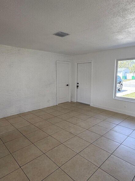 Building Photo - 6230 NW 18th Ct