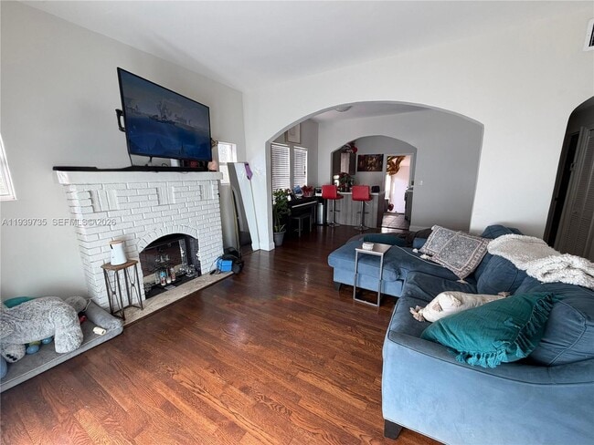 Building Photo - 109 NW 48th St