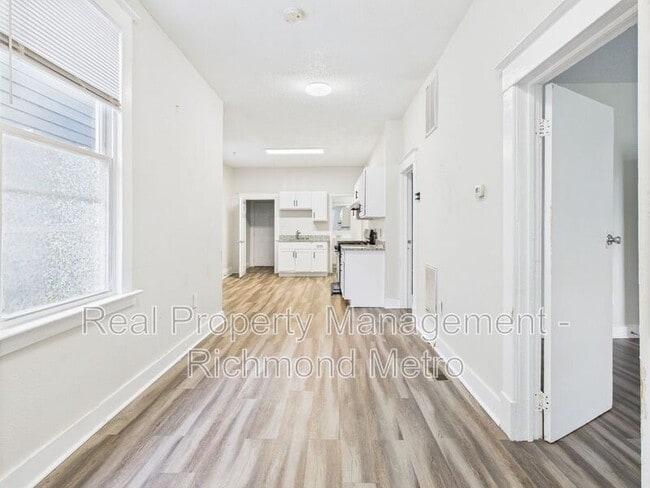 Building Photo - 3314 3rd Ave
