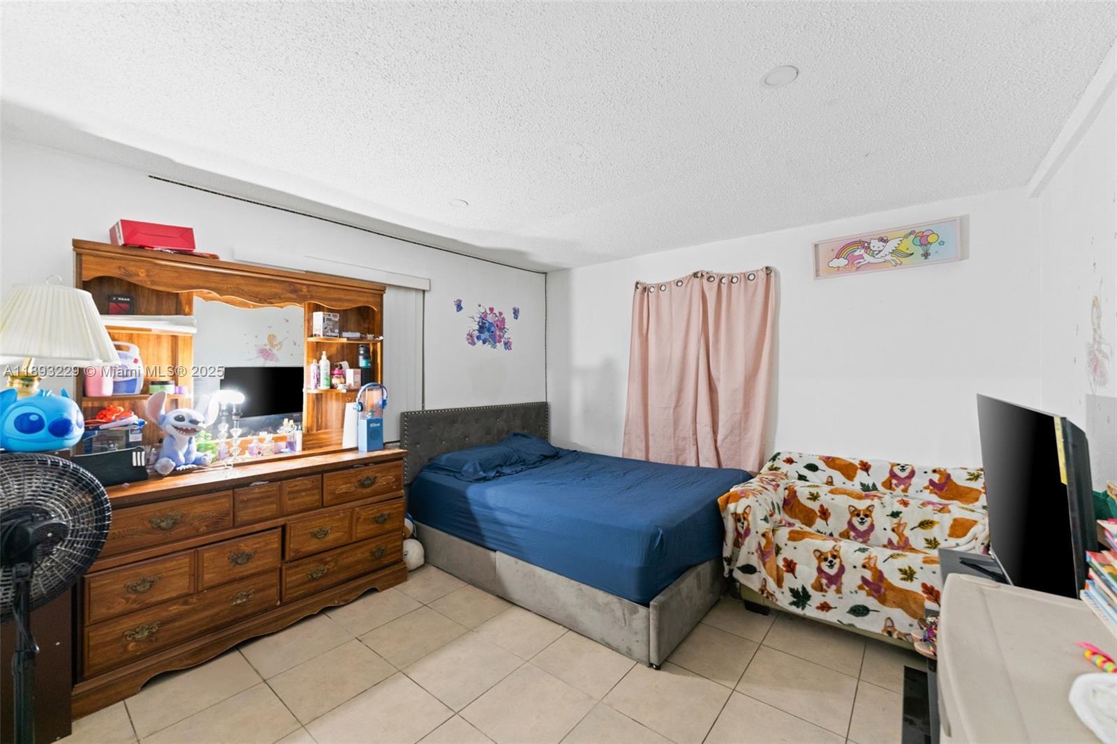 Building Photo - 1032 18th St