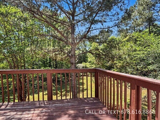 Building Photo - 80 Rivercrest Ln