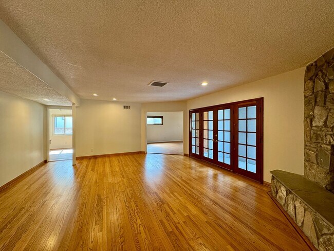 Building Photo - Charming 4-Bedroom Home on a Quiet Tree-Lined Street in Valley Glen