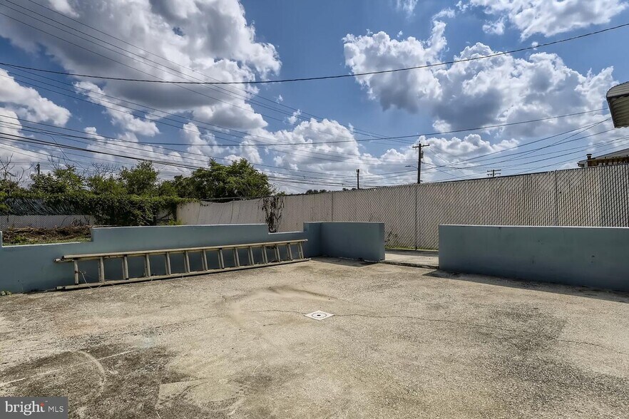 Building Photo - 4111 Sunnyside Ave