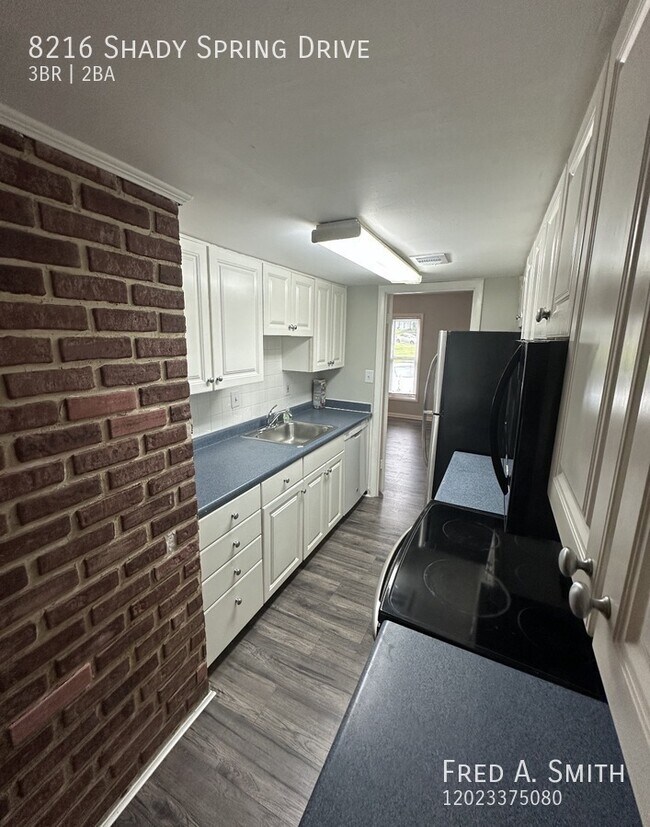 Building Photo - 8216 Shady Spring Dr