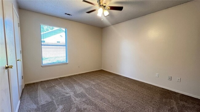 Building Photo - 10 Brookhaven Ct