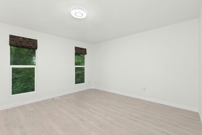 Building Photo - 4bd/2.5ba Bellevue Home