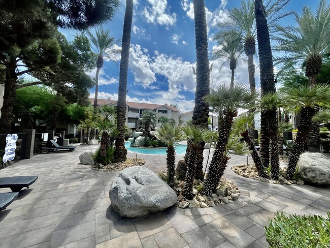 Building Photo - Rare Find 2 Bed, 2 Bath Condo Ideally Loca...