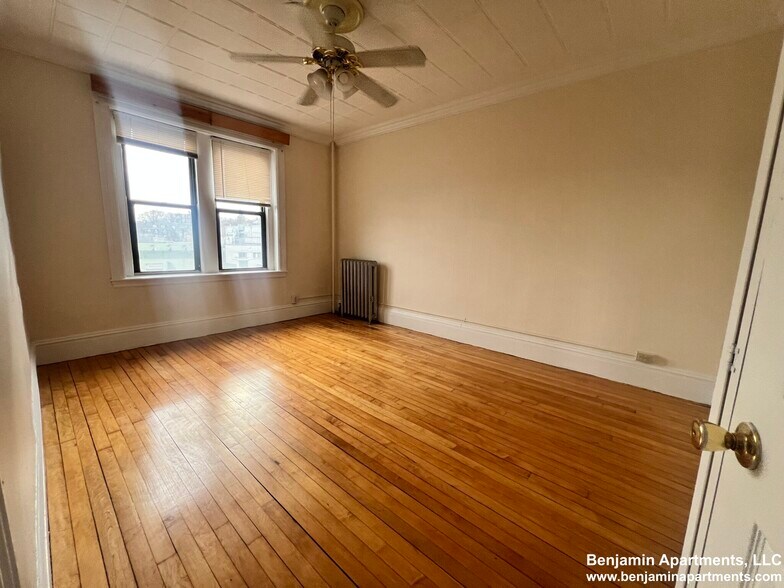 Building Photo - 435 Cambridge St