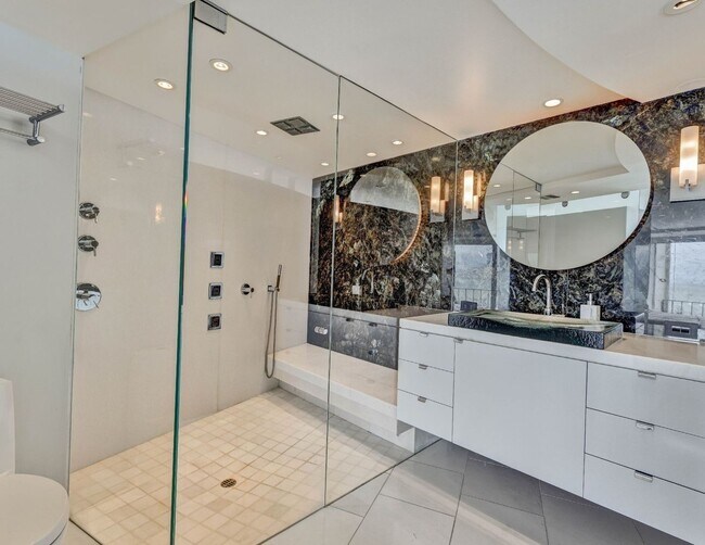 Building Photo - Designer Luxury. Iconic Views. Extraordinary Living.