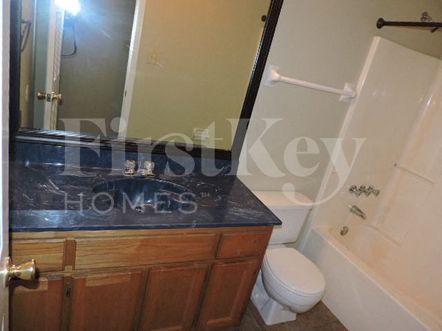 Building Photo - 7098 Maryland Ct