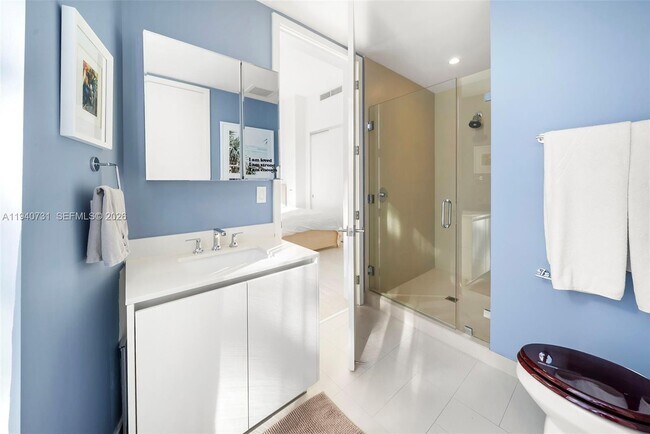 Building Photo - 2831 S Bayshore Dr