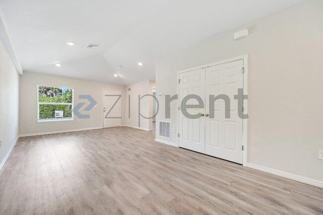 Building Photo - 12009 Henley Ave